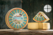 Carica l'immagine nel visualizzatore di Gallery, mezzano, formaggio mezzano, mezzano trentino, formaggio mezzano trentino, formaggio trentino, formaggio valle di fiemme, formaggio del trentino, formaggio tipico trentino