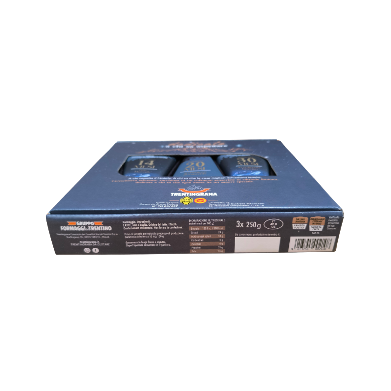 Tris di spicchi da 250 g di Trentingrana nelle stagionature 14, 20 e 30 mesi - edizione limitata di Natale