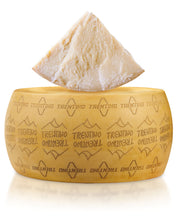 Load image into Gallery viewer, Trentingrana, forma, grana trentino, formaggio grana trentino

